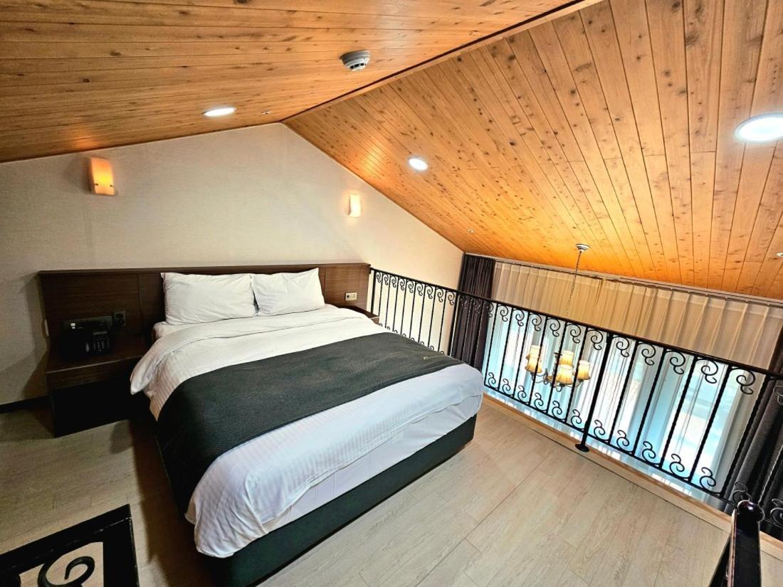 Hotel Thesoom Forest Йонін Екстер'єр фото